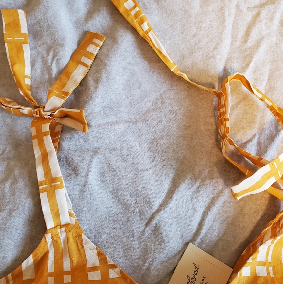 Bow Tie Strap Top - Picture 4 of 5